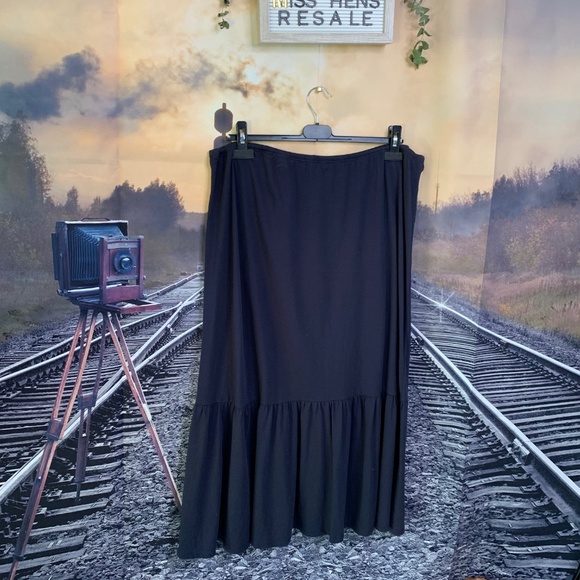 { 5 for $25 } CHAPS DENIM NAVY MAX TRUMPET SKIRT - Picture 3 of 7